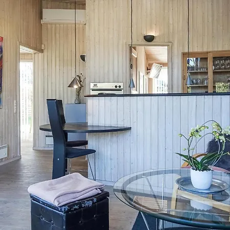 3 Bedroom Amazing In Holiday home